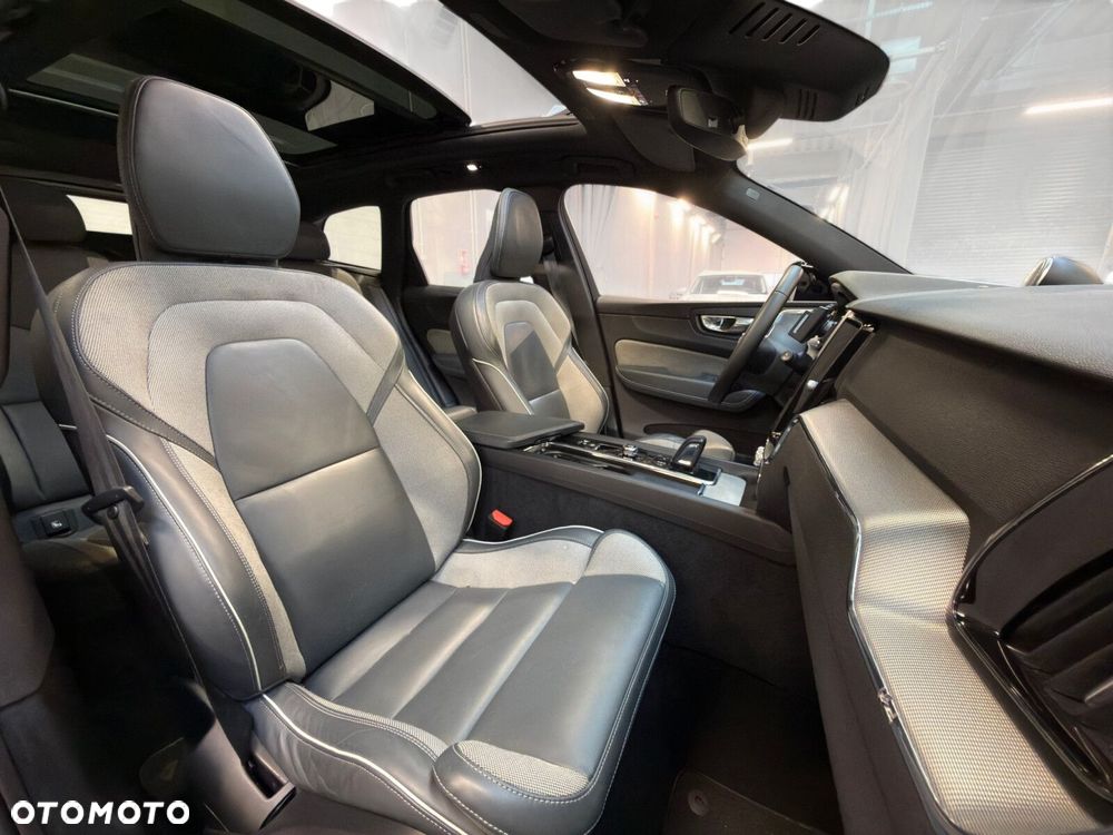 Volvo XC 60 B5 B AWD R-Design - 29