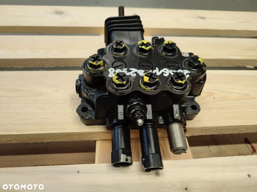 Rozdzielacz hydrauliczny 200061132368 BUCHER - 10