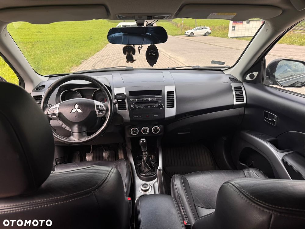Mitsubishi Outlander - 9