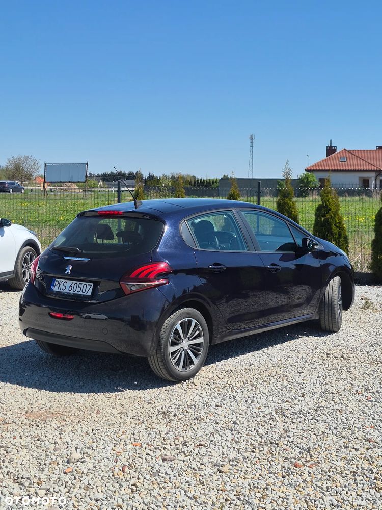 Peugeot 208 - 14