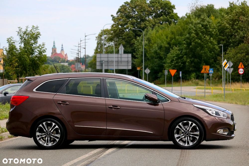 Kia Ceed 1.6 CRDi 128 Fifa World Cup Edition - 19