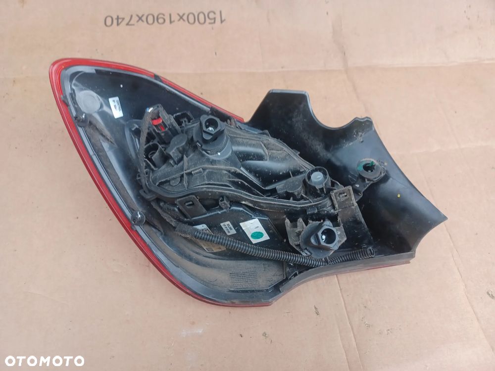 LAMPA TYLNA PRAWA OPEL CORSA E 3D - 3