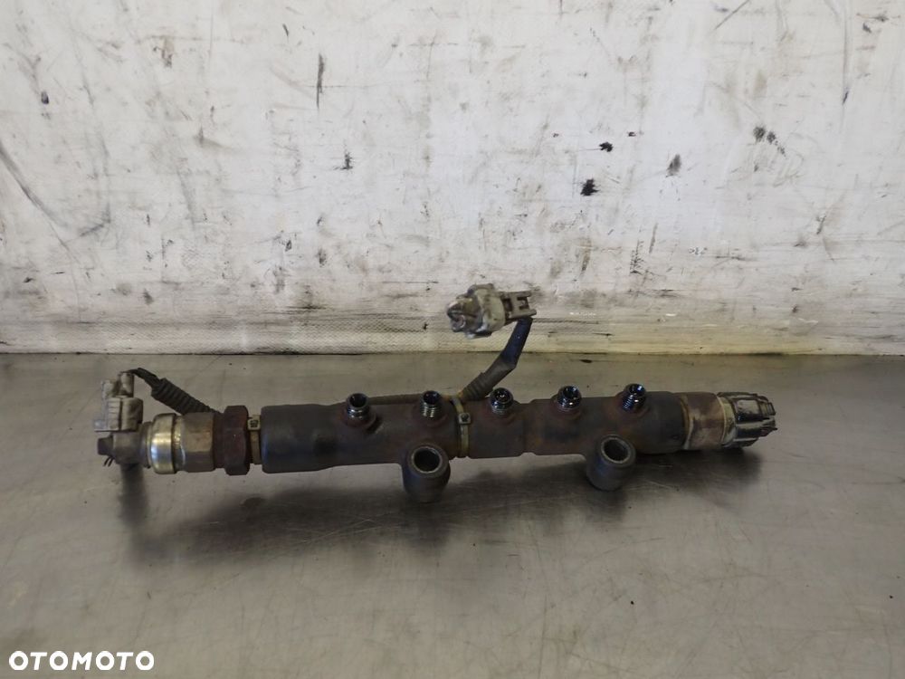 LISTWA WTRYSKOWA TOYOTA COROLLA E12 2.0 - 1