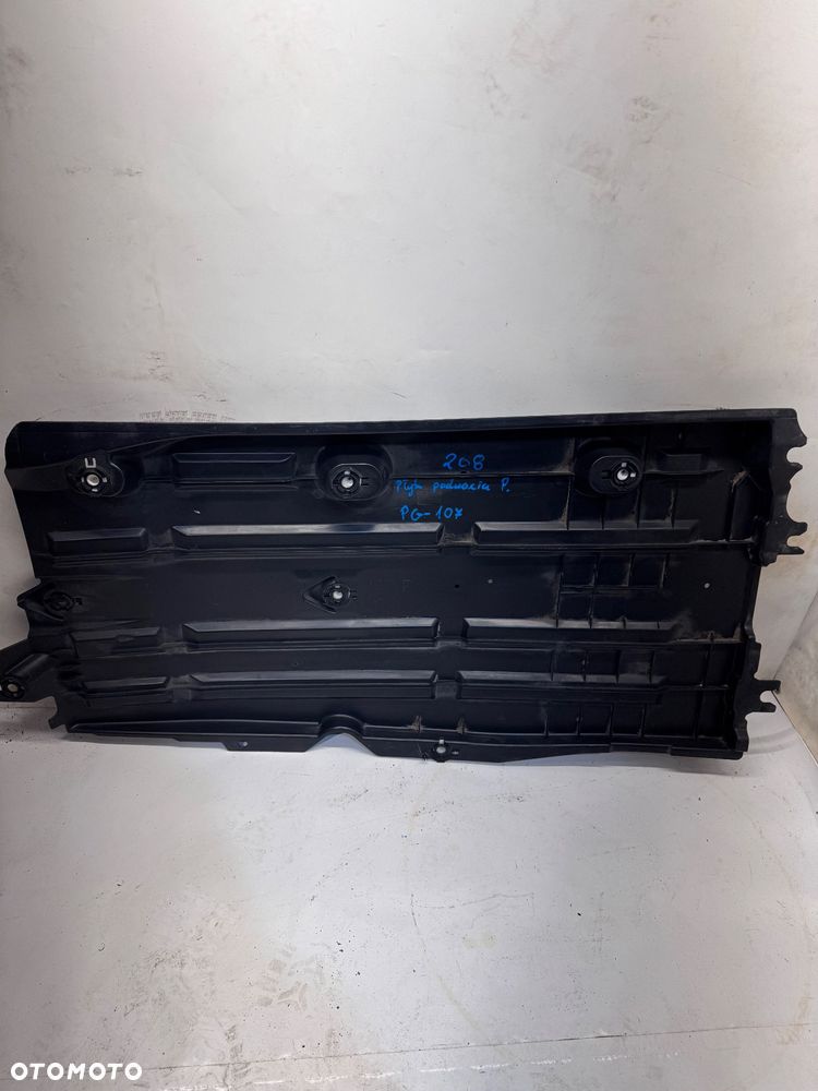 PG-107 PŁYTA PODWOZIA PRAWA PEUGEOT 208/ CORSA F - 1