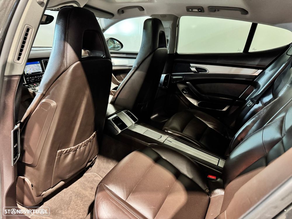 Porsche Panamera - 40
