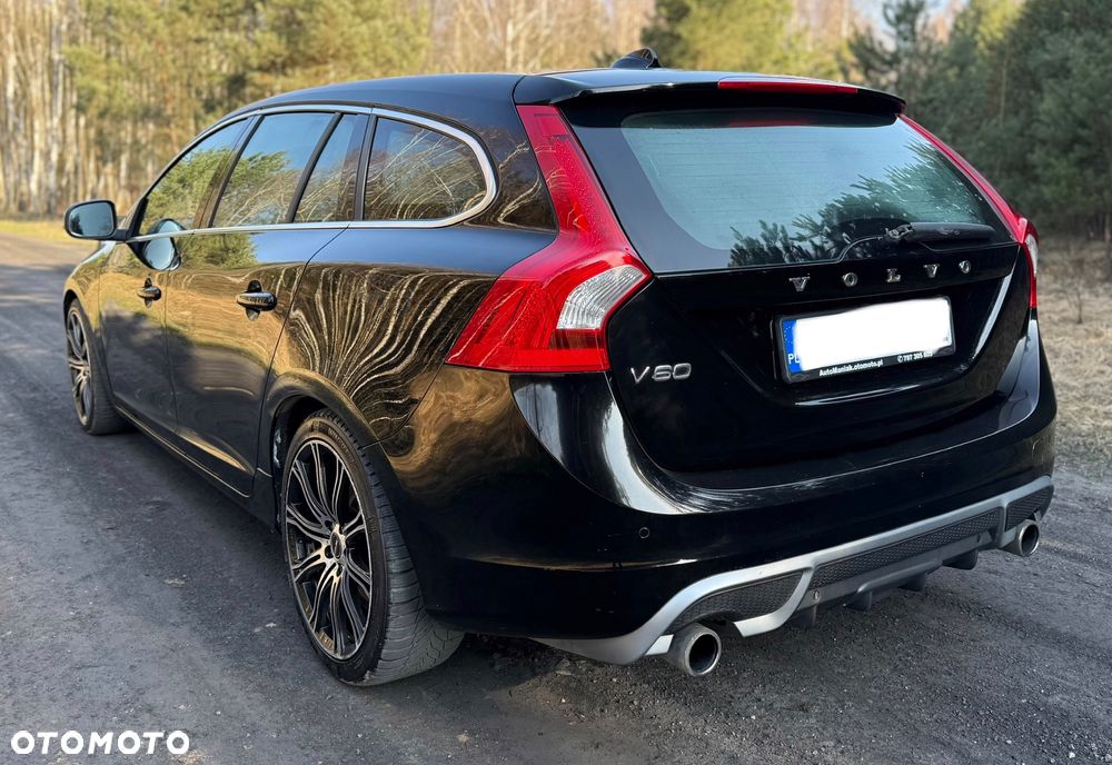 Volvo V60 D4 R-Design - 4