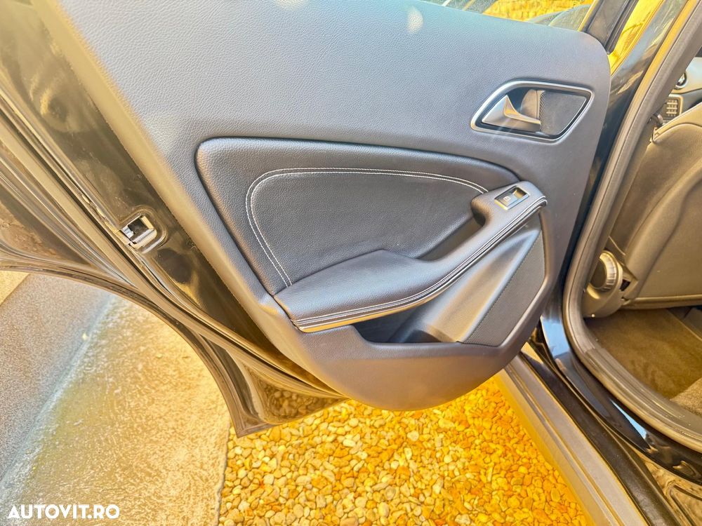 Mercedes-Benz GLA 180 - 21