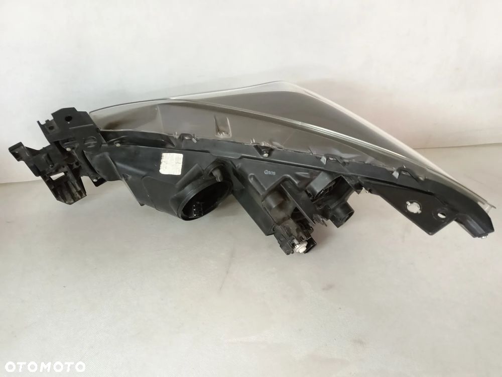 MAZDA 3 III LIFT 13-18r lampa przednia prawa oryginał - 5