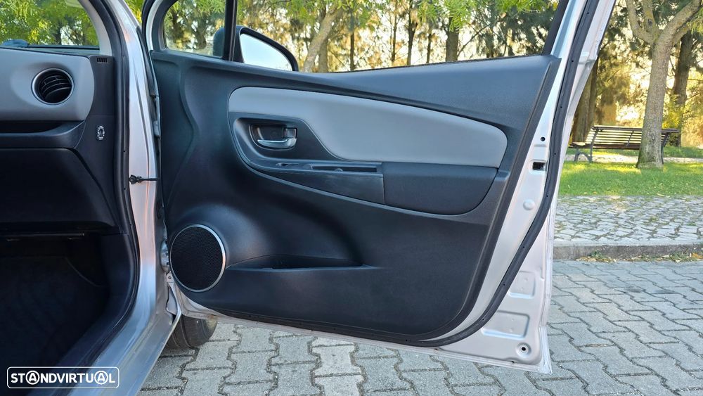 Toyota Yaris 1.0 VVT-i Comfort+P.Style - 29