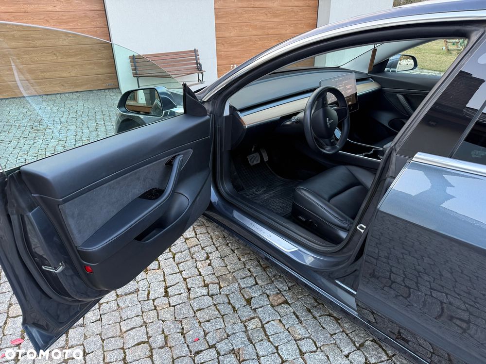 Tesla Model 3 - 8