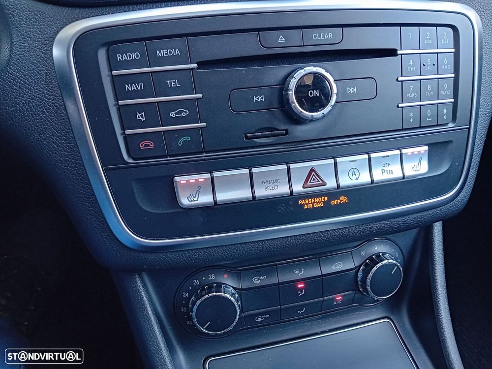 Mercedes-Benz CLA 180 7G-DCT UrbanStyle Edition - 25