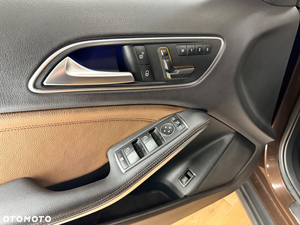 Mercedes-Benz GLA 250 4Matic 7G-DCT Activity Edition - 35