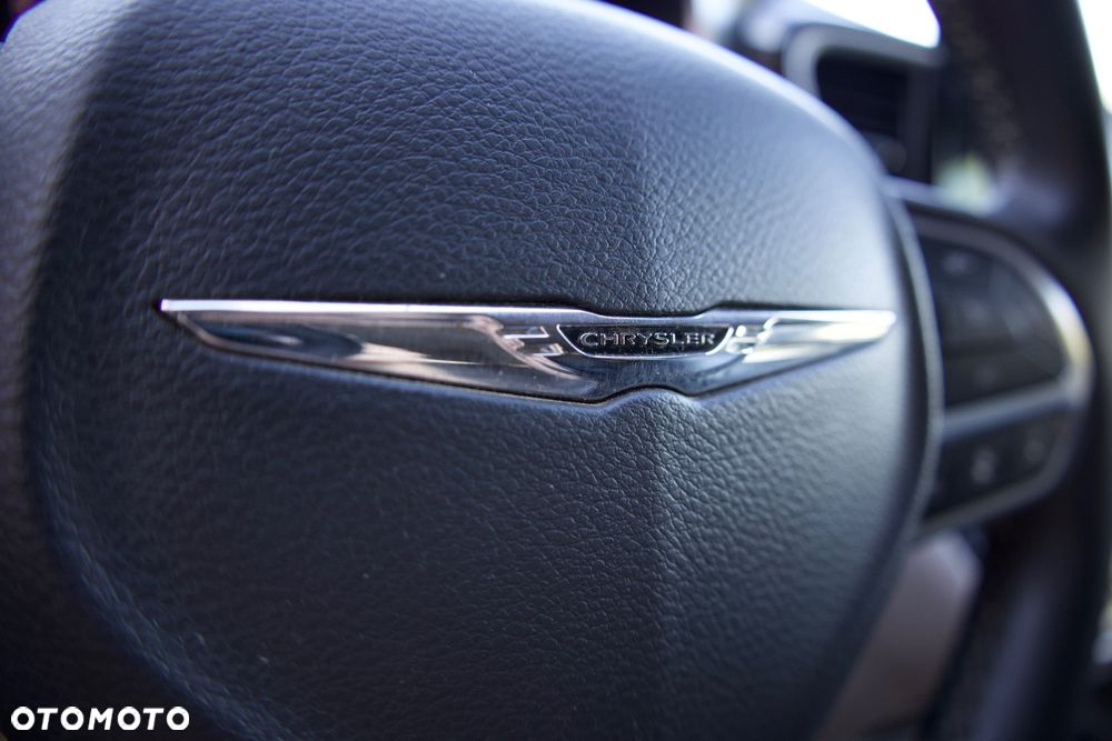 Chrysler Pacifica - 16