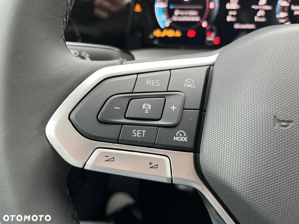 Volkswagen Golf - 25