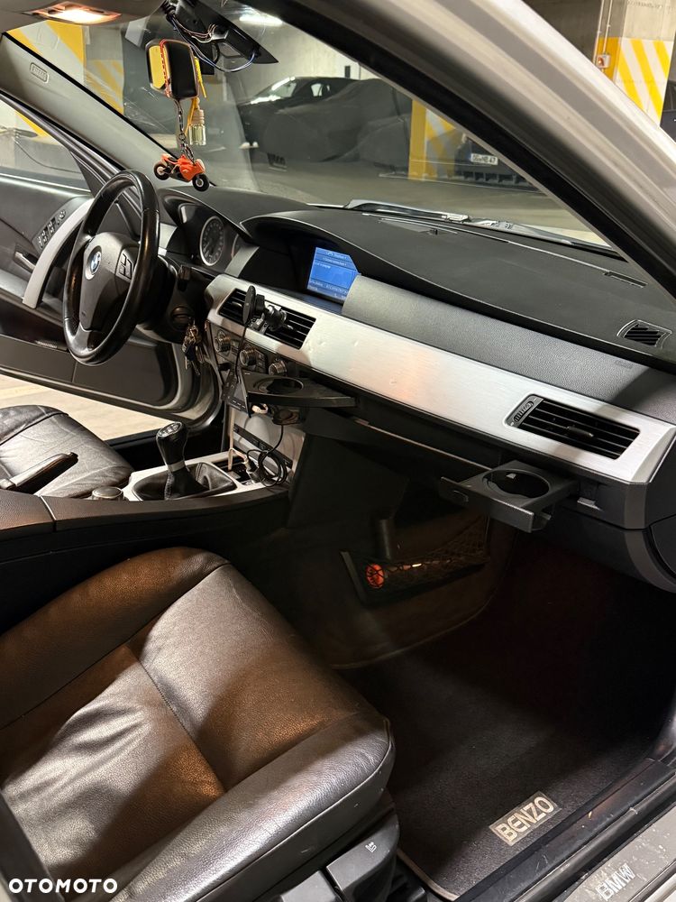 BMW Seria 5 525d - 10
