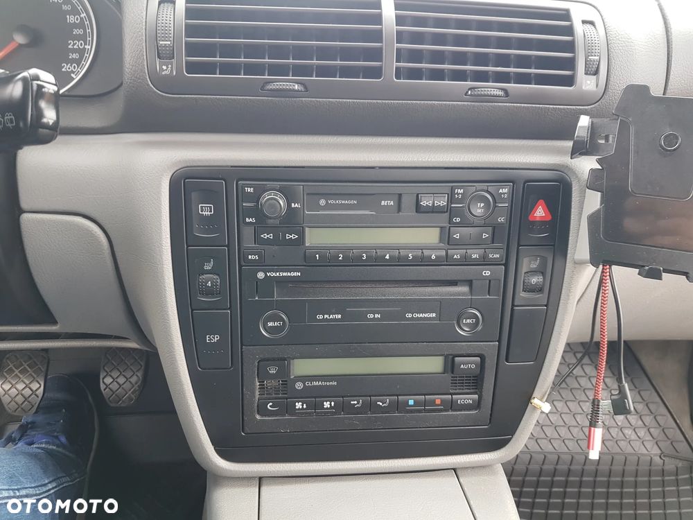 Volkswagen Passat 1.8 5V Turbo Comfortline Family - 22