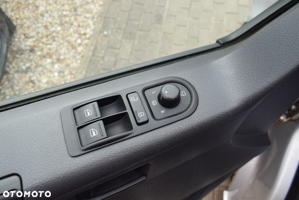 Volkswagen Caravelle - 16