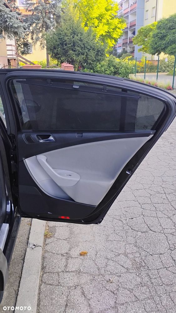 Volkswagen Passat 2.0 FSI Comfortline - 24