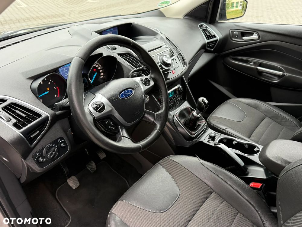Ford Kuga 2.0 TDCi 4x4 Titanium - 25