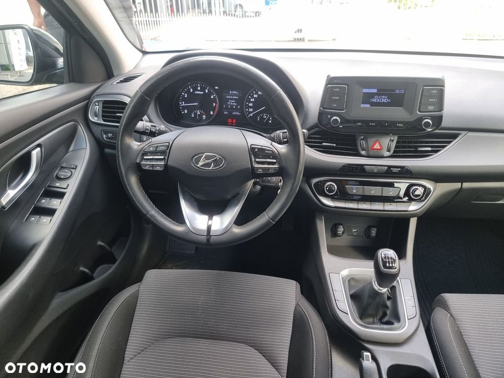 Hyundai i30 1.5 DPI Modern - 23