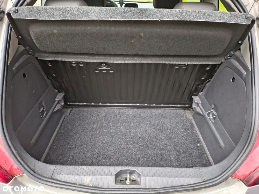 Opel Corsa 1.2 16V Enjoy - 6