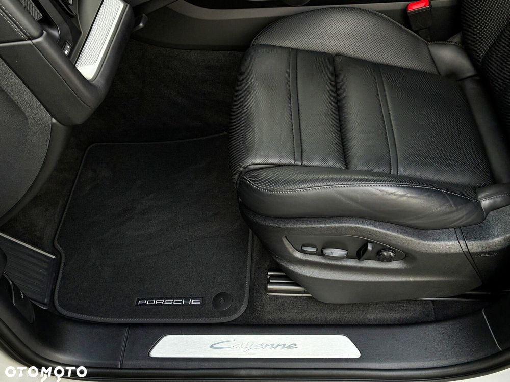Porsche Cayenne - 22