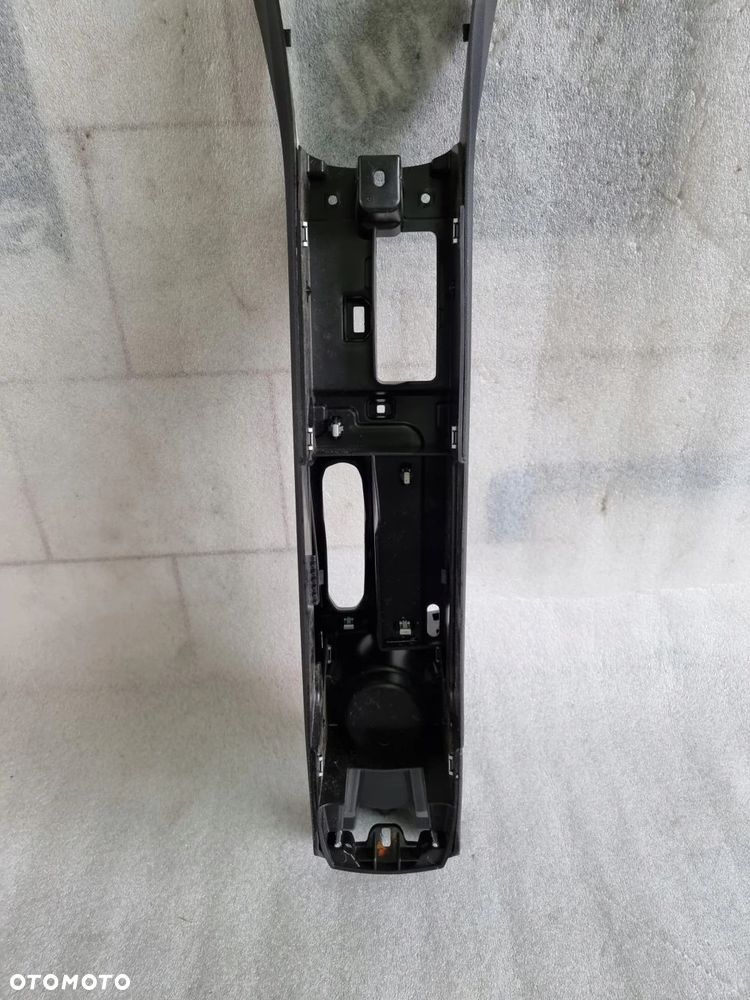 TUNEL ŚRODKOWY DACIA DUSTER II 17- - 9