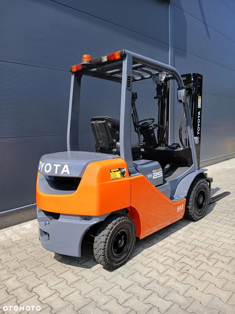 Toyota 02-8FDF25 - 6