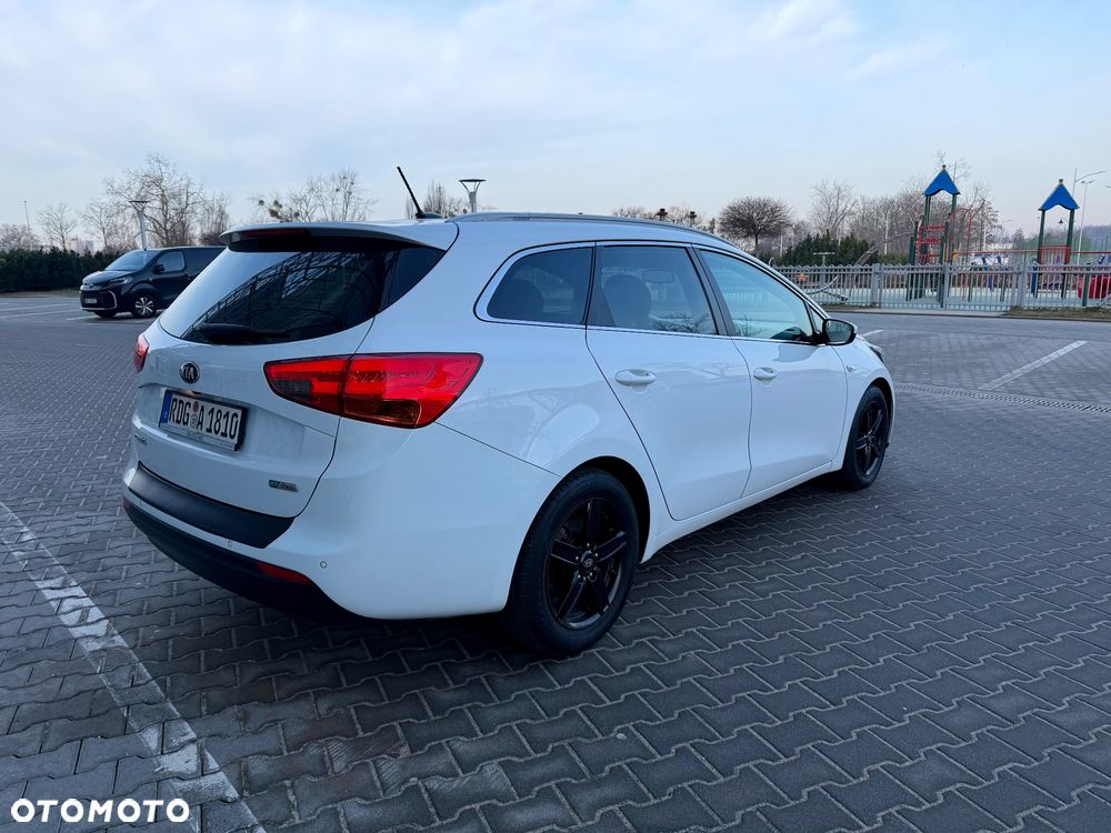 Kia Ceed - 11