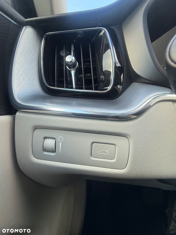 Volvo XC 60 - 30