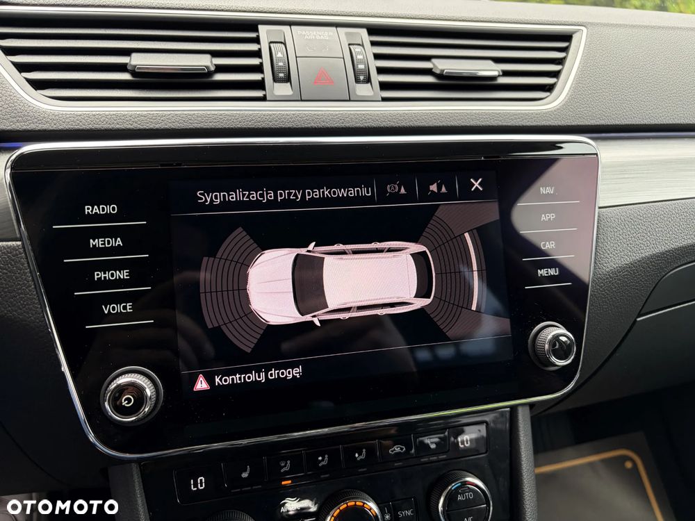 Skoda Superb 2.0 TDI DSG Sportline - 27