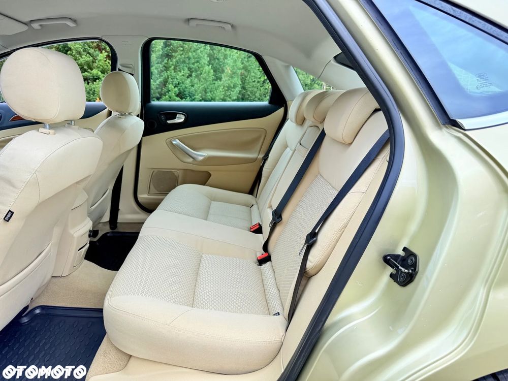 Ford Mondeo 2.0 FF Ghia - 6
