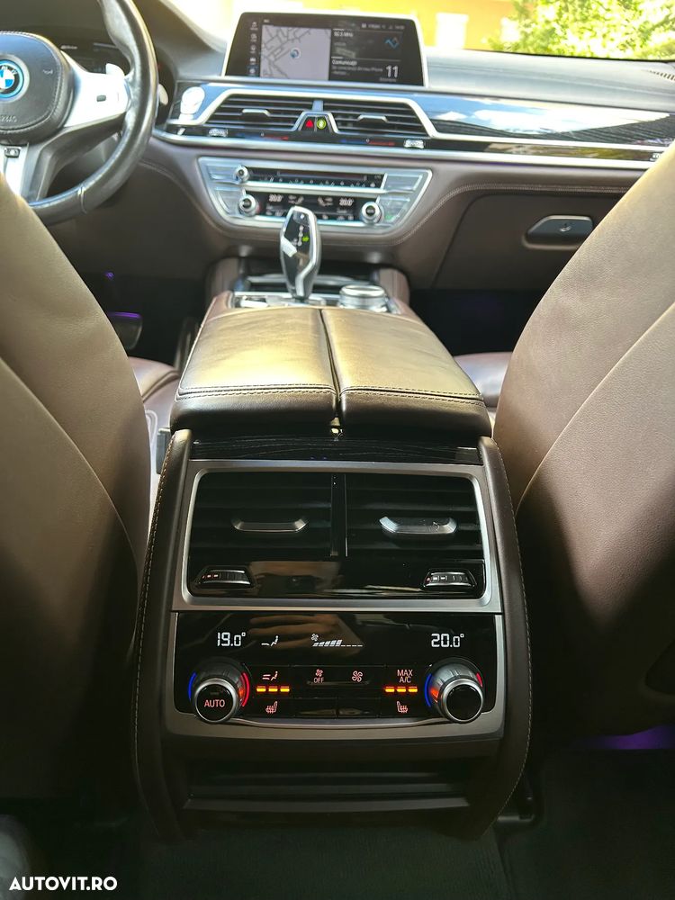 BMW Seria 7 745e - 34