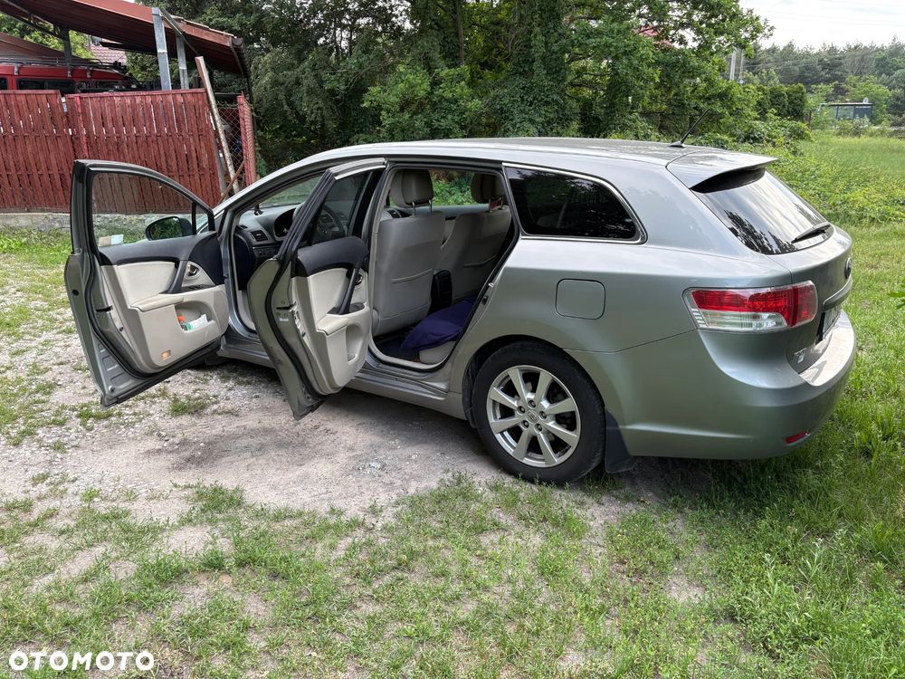 Toyota Avensis 2.0 D-4D Sol plus+NAVI - 4