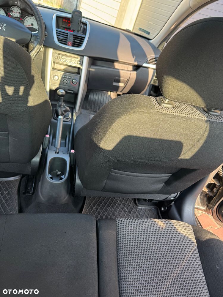 Peugeot 207 1.4 16V Trendy - 16