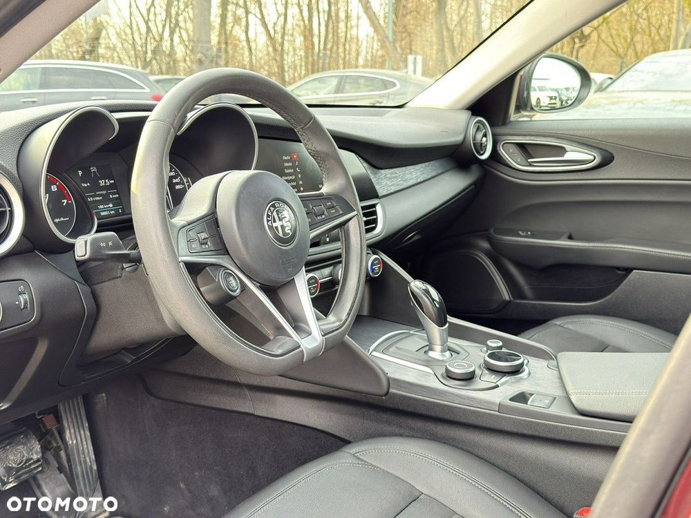 Alfa Romeo Giulia - 10