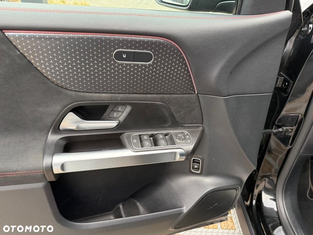 Mercedes-Benz GLB 200 d AMG Line 8G-DCT - 12