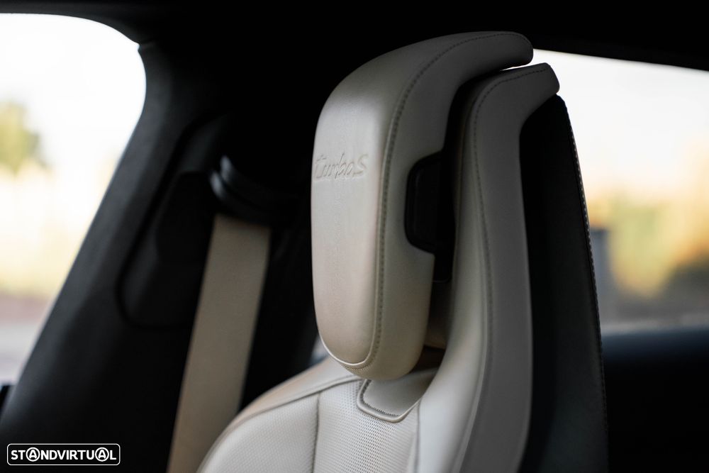 Porsche Taycan Turbo S - 45