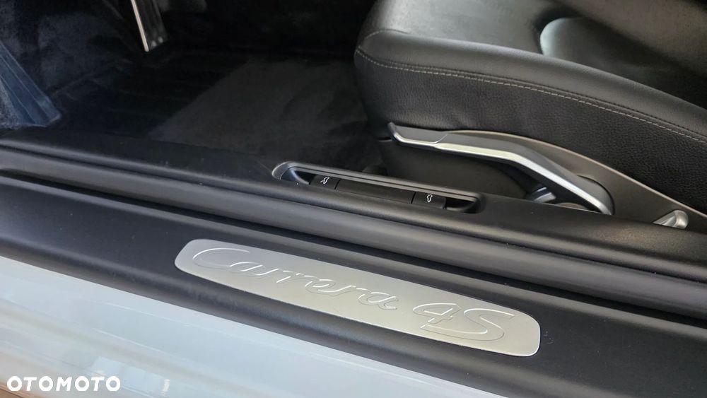 Porsche 911 Carrera 4S PDK - 19
