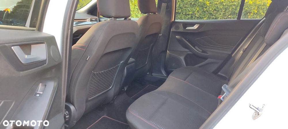 Ford Focus 1.0 EcoBoost Hybrid ST-LINE X - 19