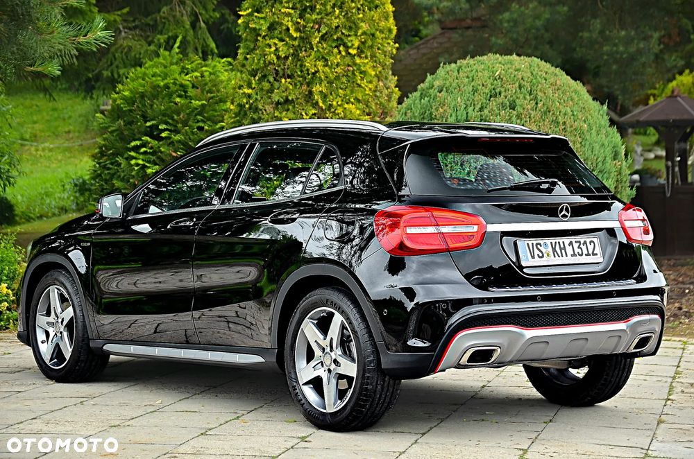 Mercedes-Benz GLA 180 7G-DCT AMG Line - 23