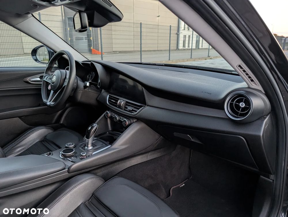 Alfa Romeo Giulia - 16