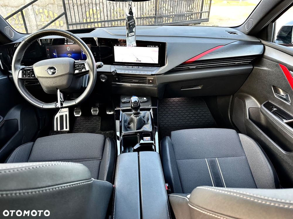 Opel Astra 1.2 Turbo GS - 31