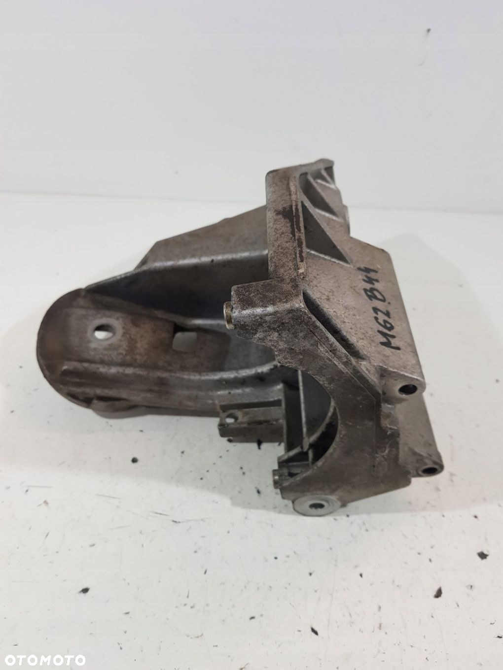 ŁAPA SILNIKA 64557503226 RANGE ROVER L322 4.4B M62 - 6