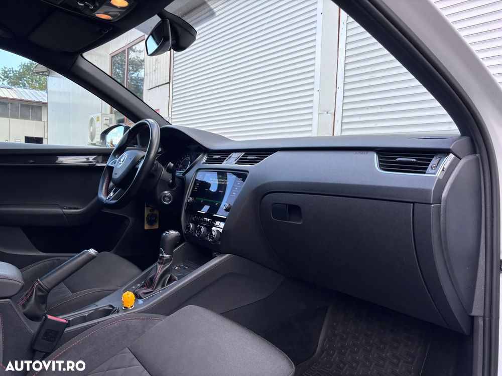 Skoda Octavia 2.0 TDI DSG RS - 27