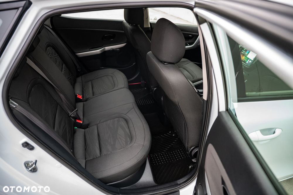 Kia Ceed - 24