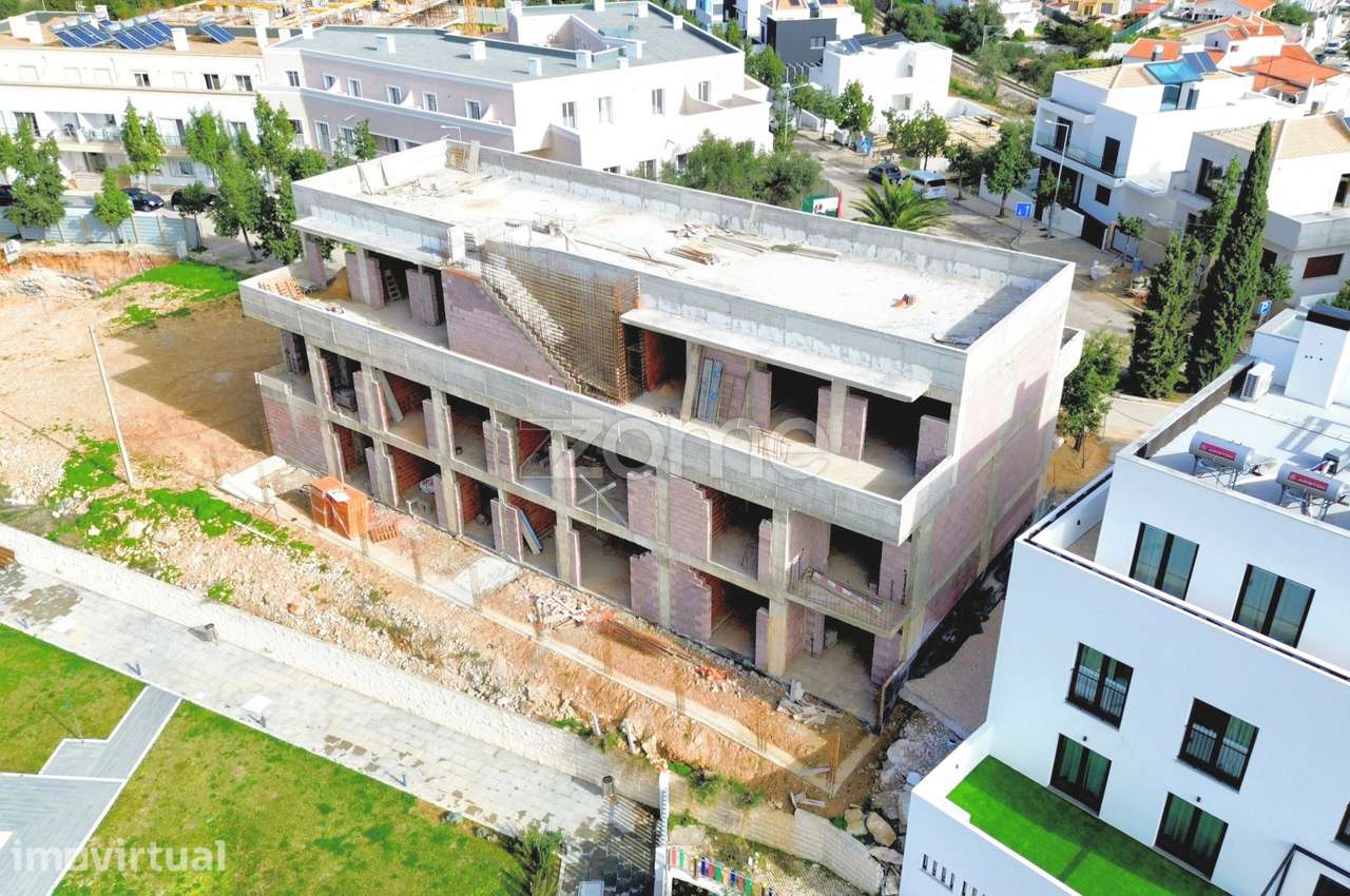 Apartamento T3 em Tavira com piscina e estacionamento privativo