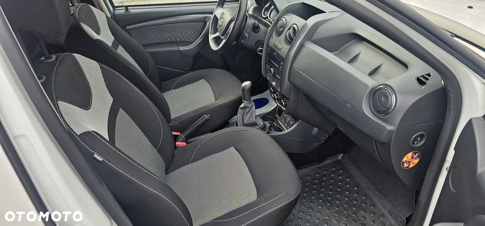 Dacia Duster 1.6 SCe Laureate S&S - 11