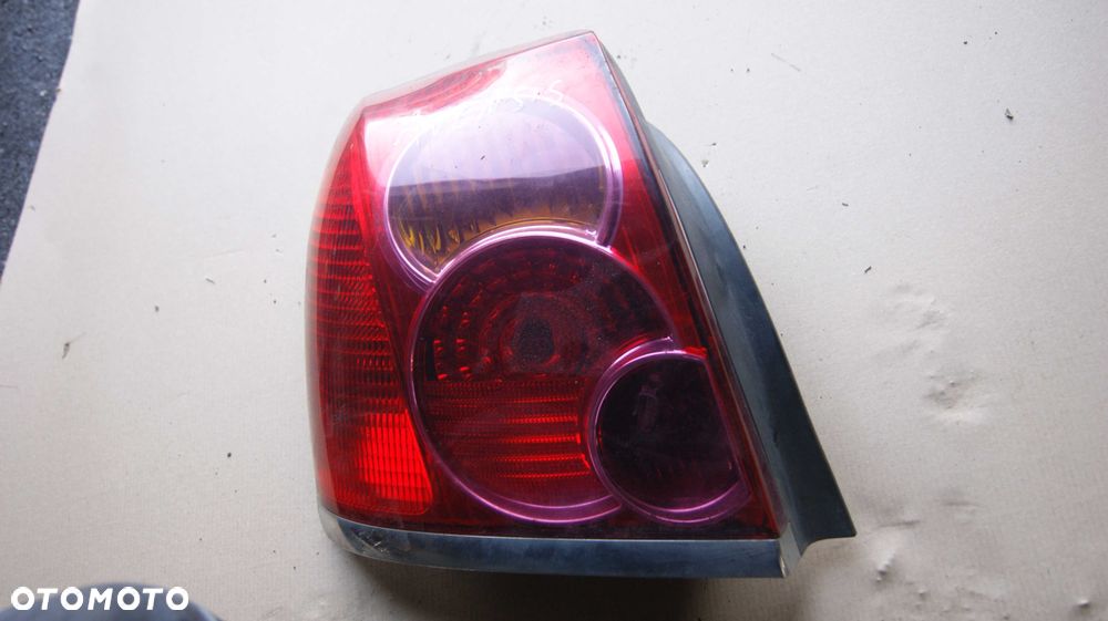 Lampy Toyota Avensis Tył - 7