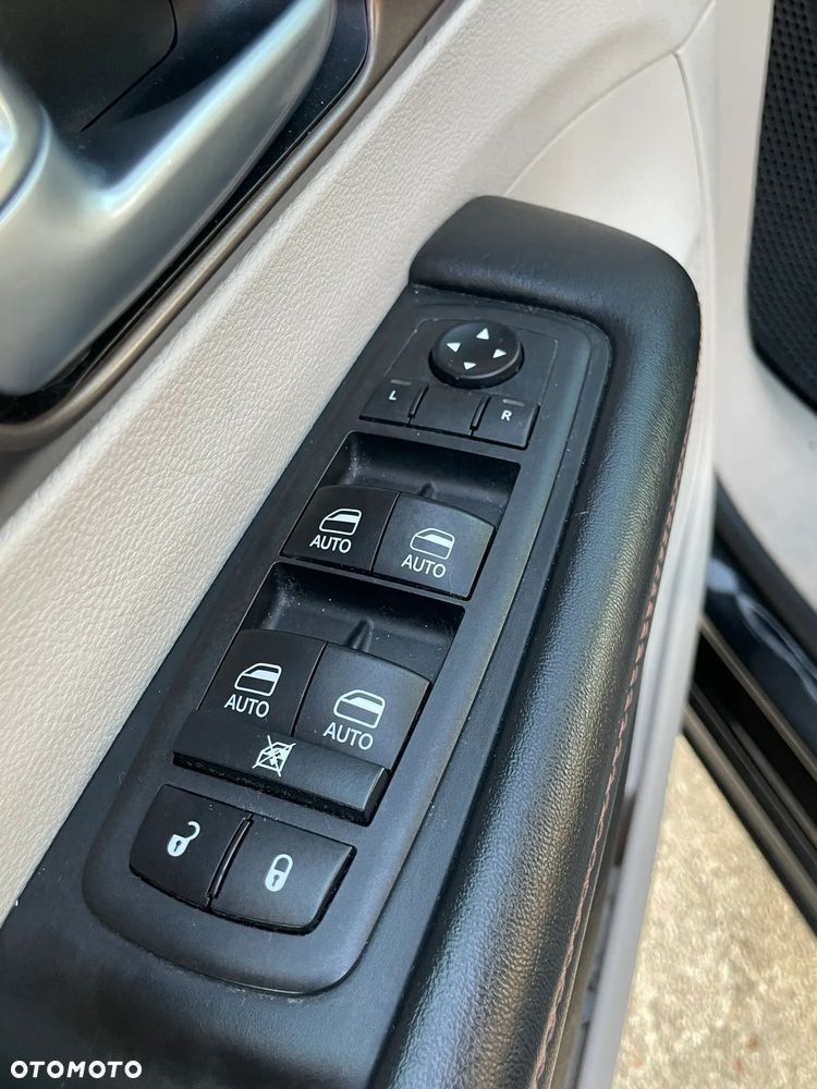 Chrysler Pacifica - 17